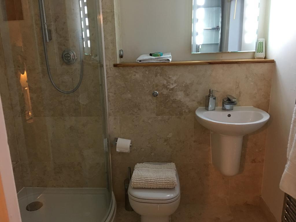 Bed and Breakfast Sleepneat Аскот Екстер'єр фото